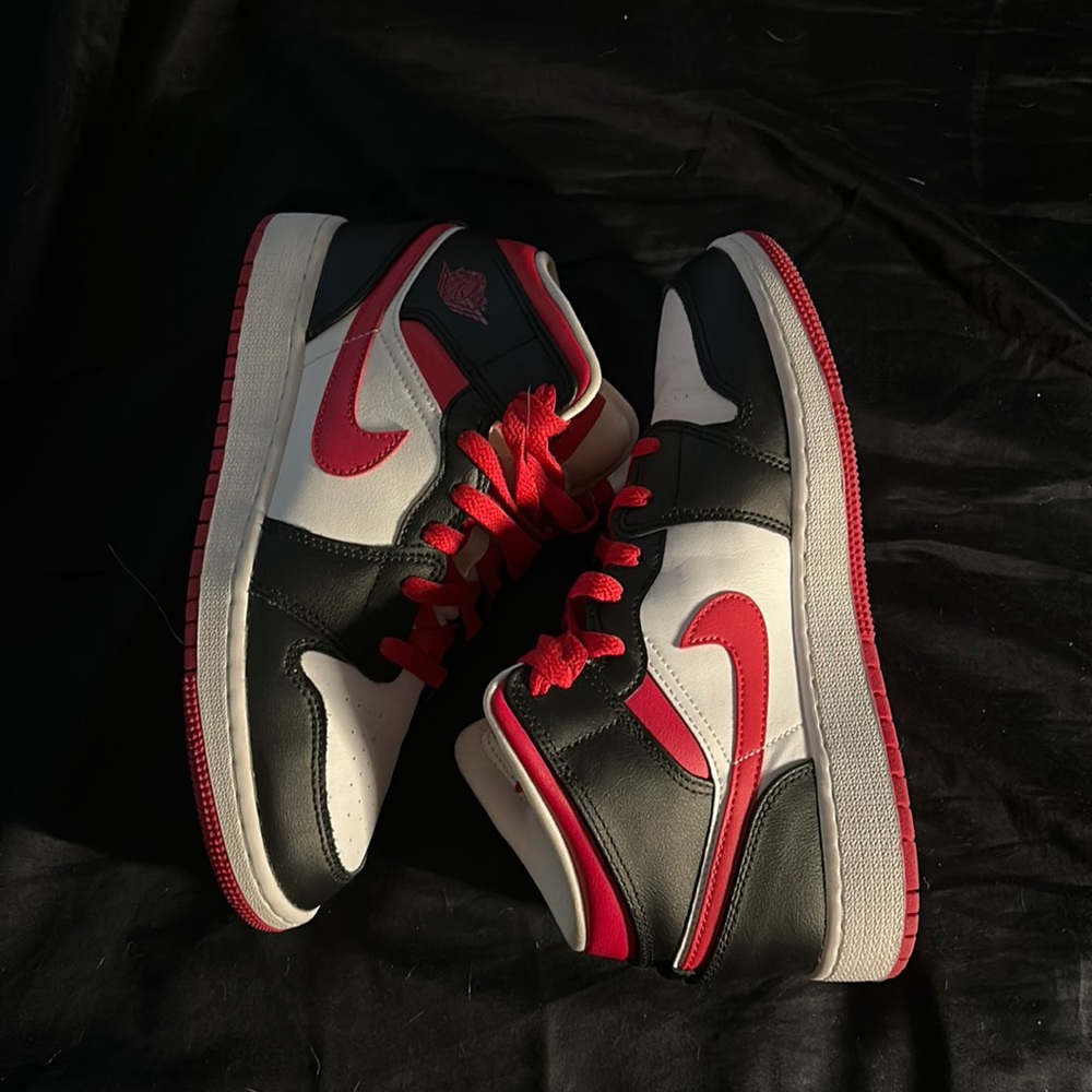 Jordan’s 1s (mids)